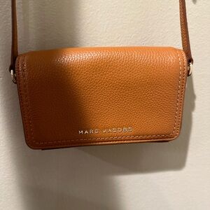 Small tan leather Marc Jacob’s purse.